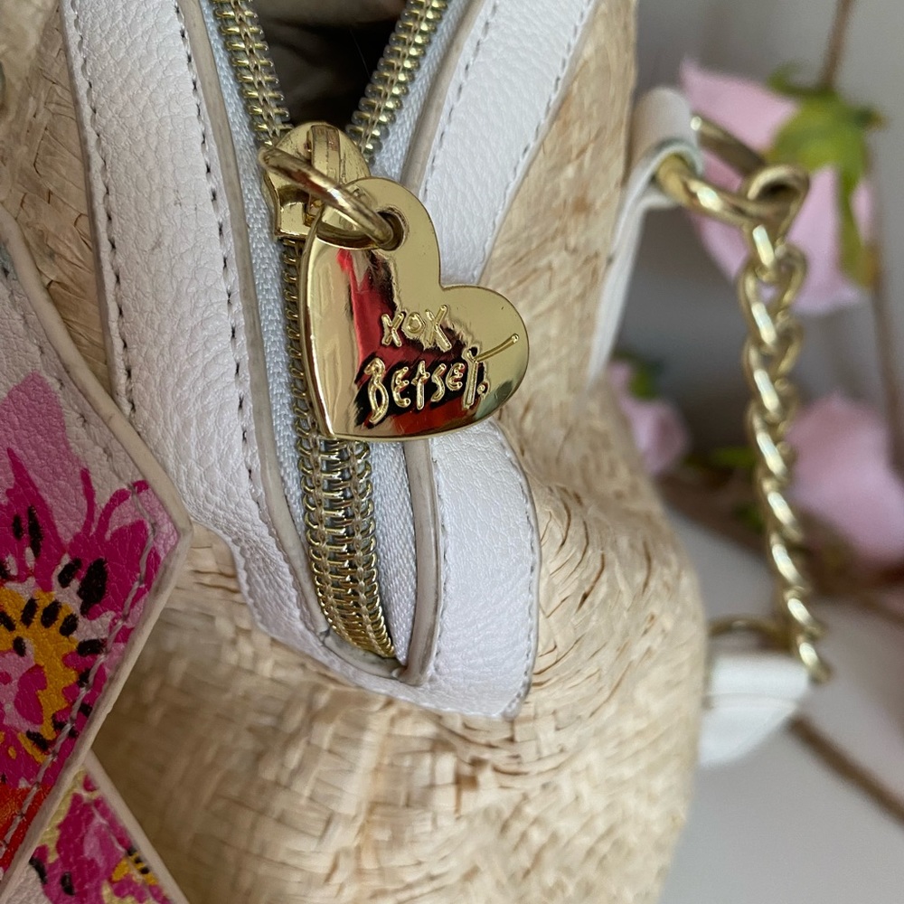 Betsey Johnson straw with white floral bow handbag - Picture 8 of 16